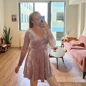 Winter velvet long sleeve mini dress ❄️💗⛸
